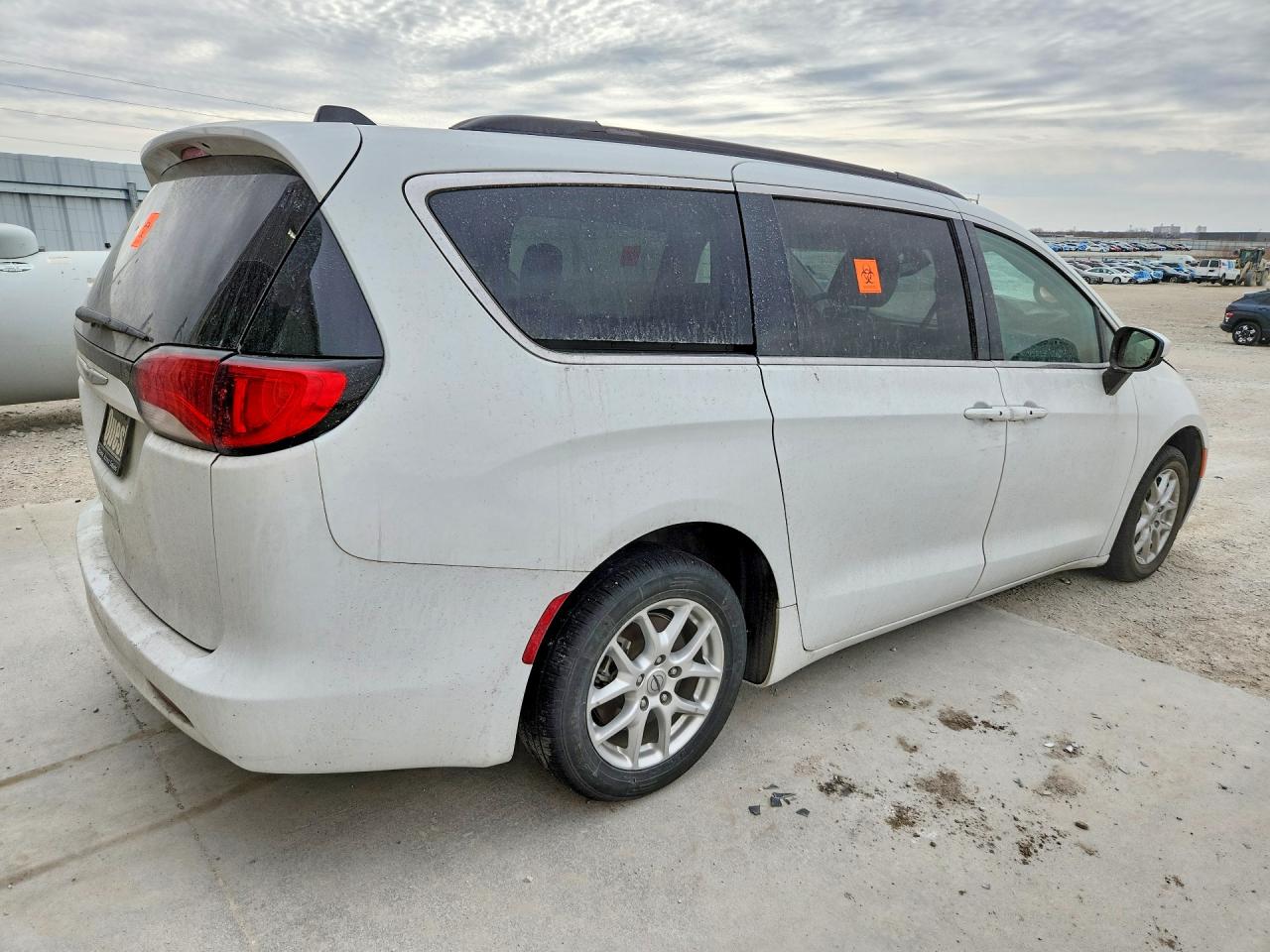 2021 Chrysler Minivan VIN 2C4RC1DG3MR551806 photo 3
