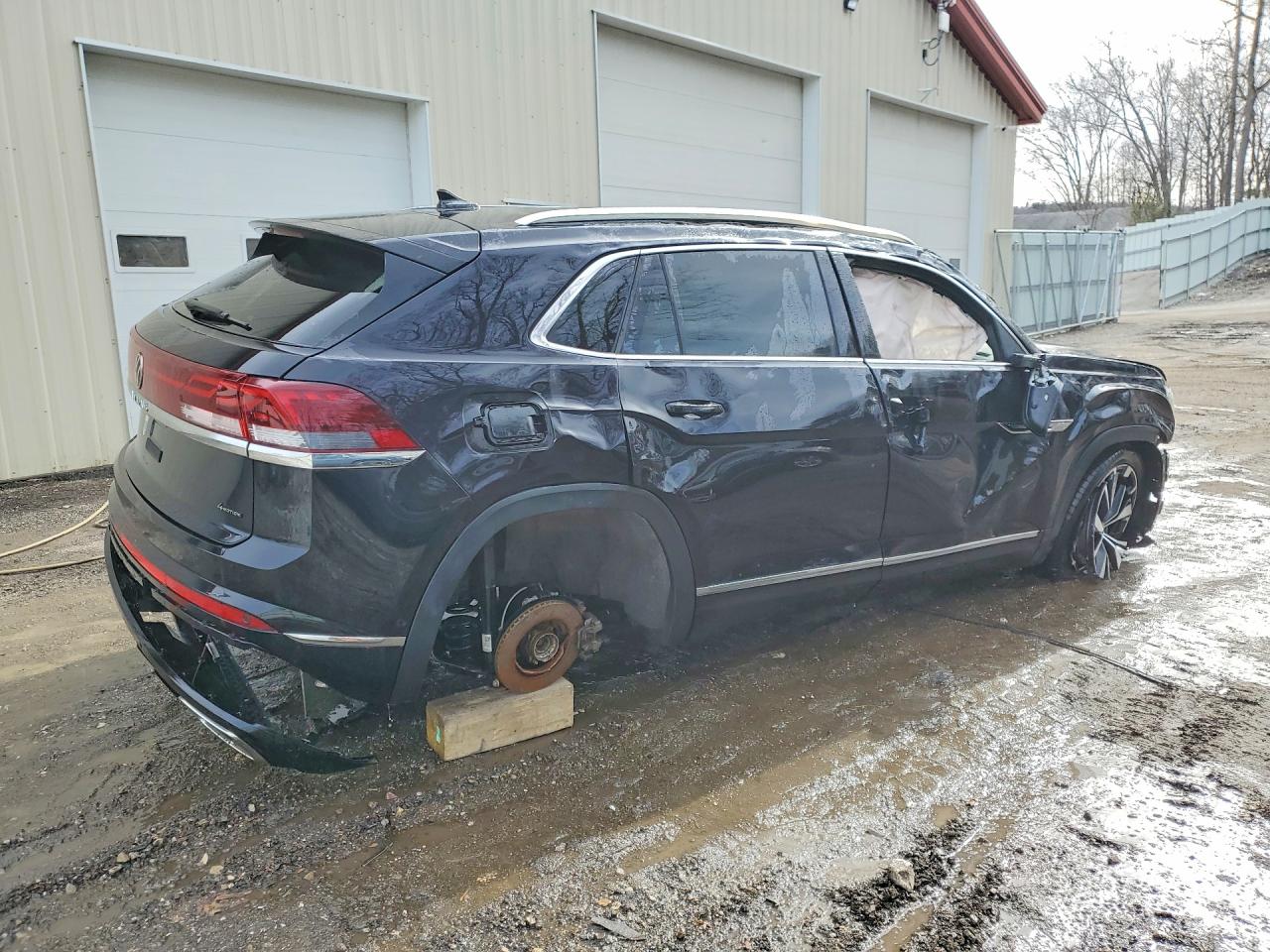 2024 VOLKSWAGEN Atlas VIN 1V2FE2CA7RC234187 photo 3