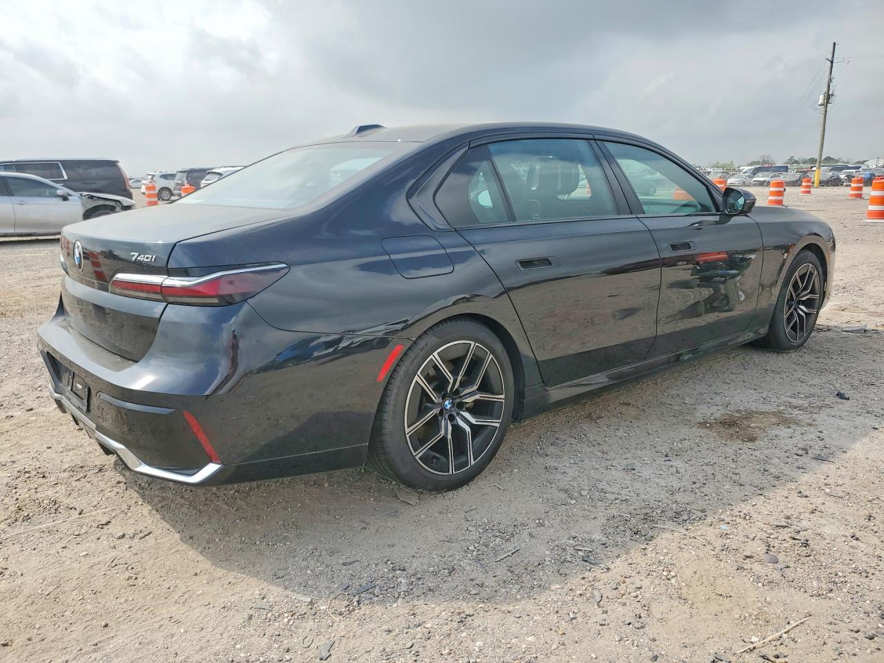 2023 BMW 7 series VIN WBA23EH00PCM21708 photo 3