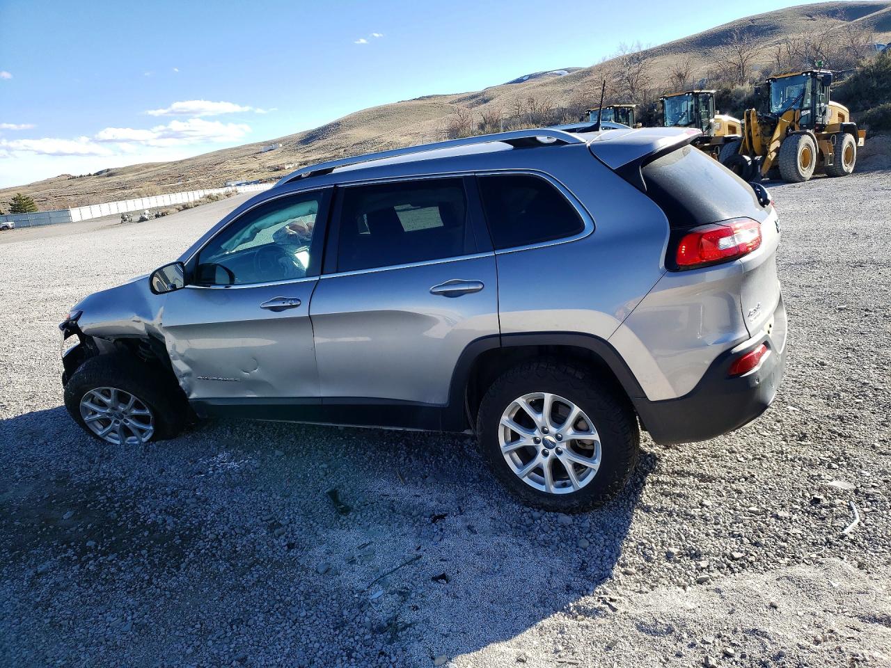 2016 Jeep Grand cher VIN 1C4PJMCS2GW235684 photo 2