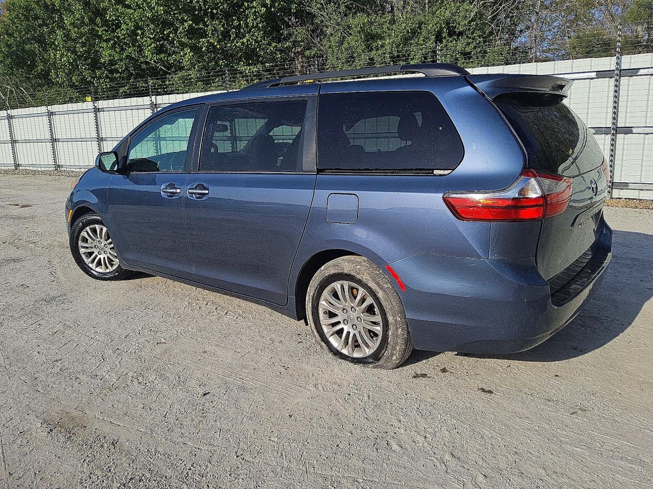 2016 Toyota All models VIN 5TDYK3DCXGS712896 photo 2
