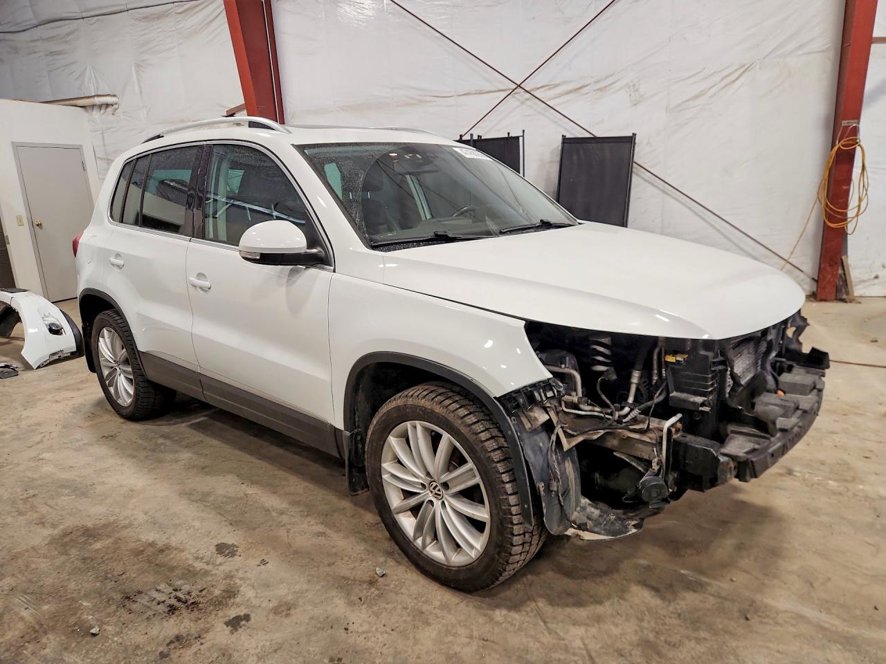 2016 Volkswagen Tiguan VIN WVGBV7AX1GW558795 photo 4