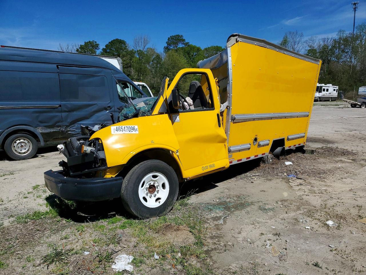 2021 GMC Savana VIN 1GD07RFP7M1215925 photo 2