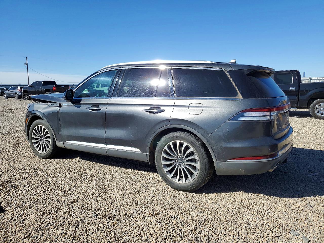 2020 Lincoln Aviator VIN 5LM5J7WC0LGL23112 photo 2