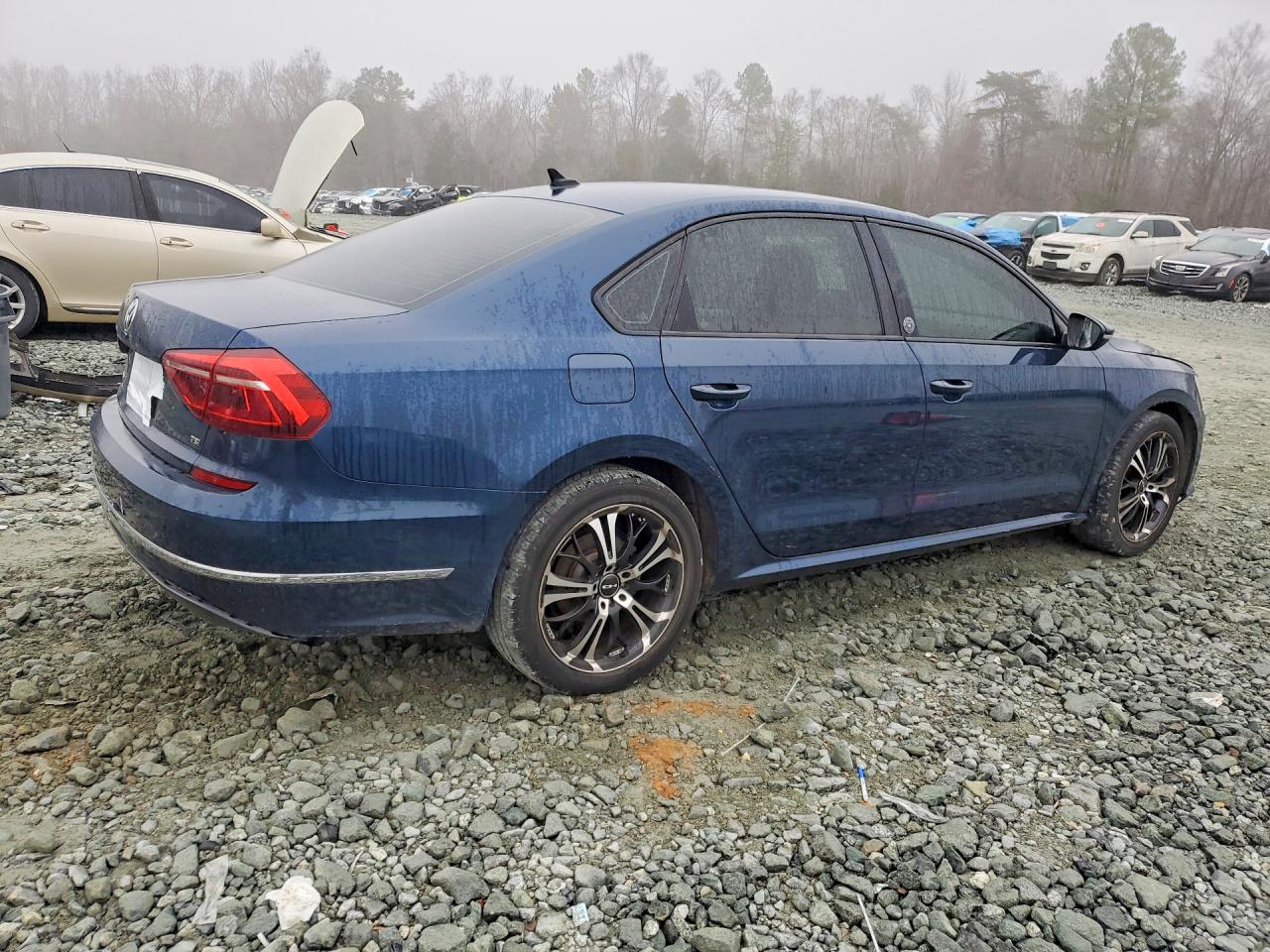 2019 Volkswagen Passat VIN 1VWLA7A38KC013394 photo 3