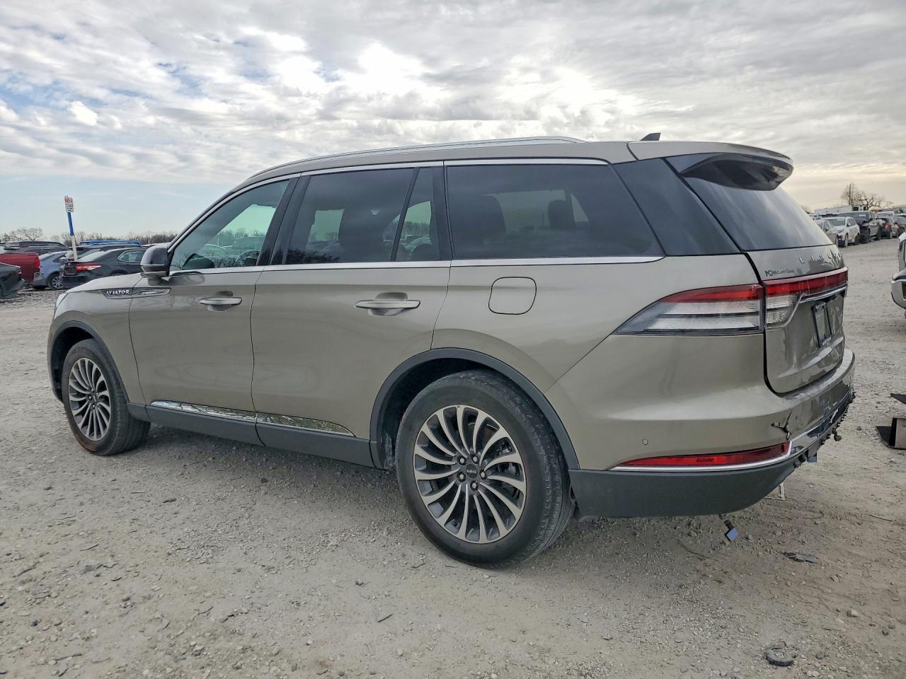 2023 Lincoln Aviator VIN 5LM5J7XC0PGL06685 photo 2