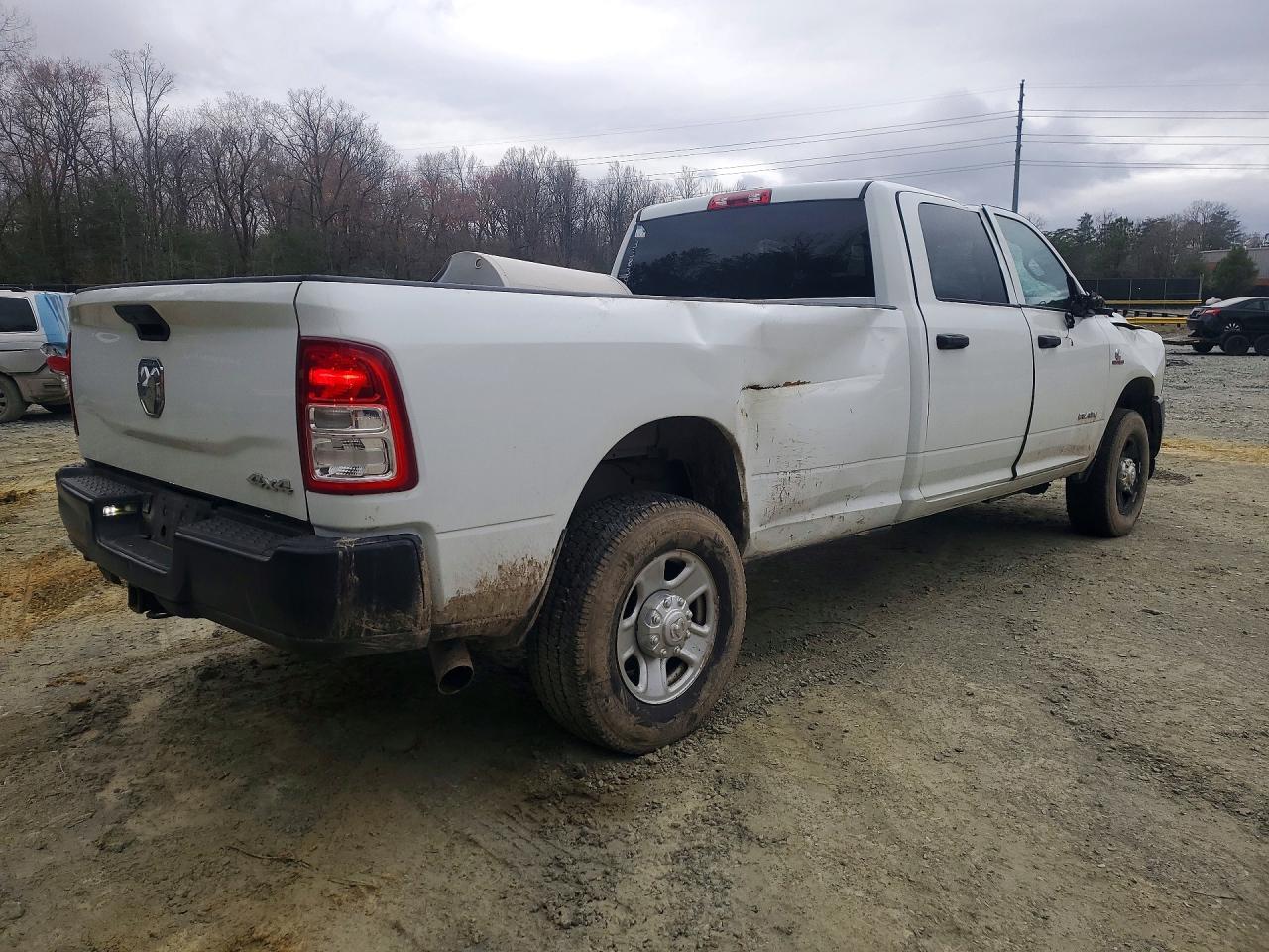 2022 Ram 3500 VIN 3C63R3GL0NG338304 photo 3