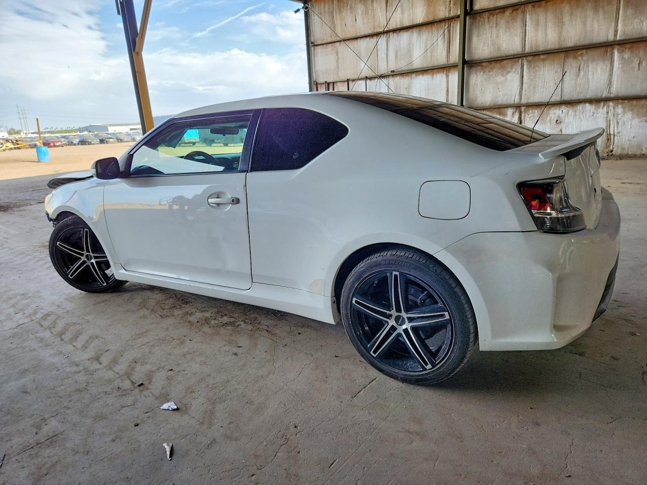2014 Scion Tc VIN JTKJF5C75E3082704 photo 2