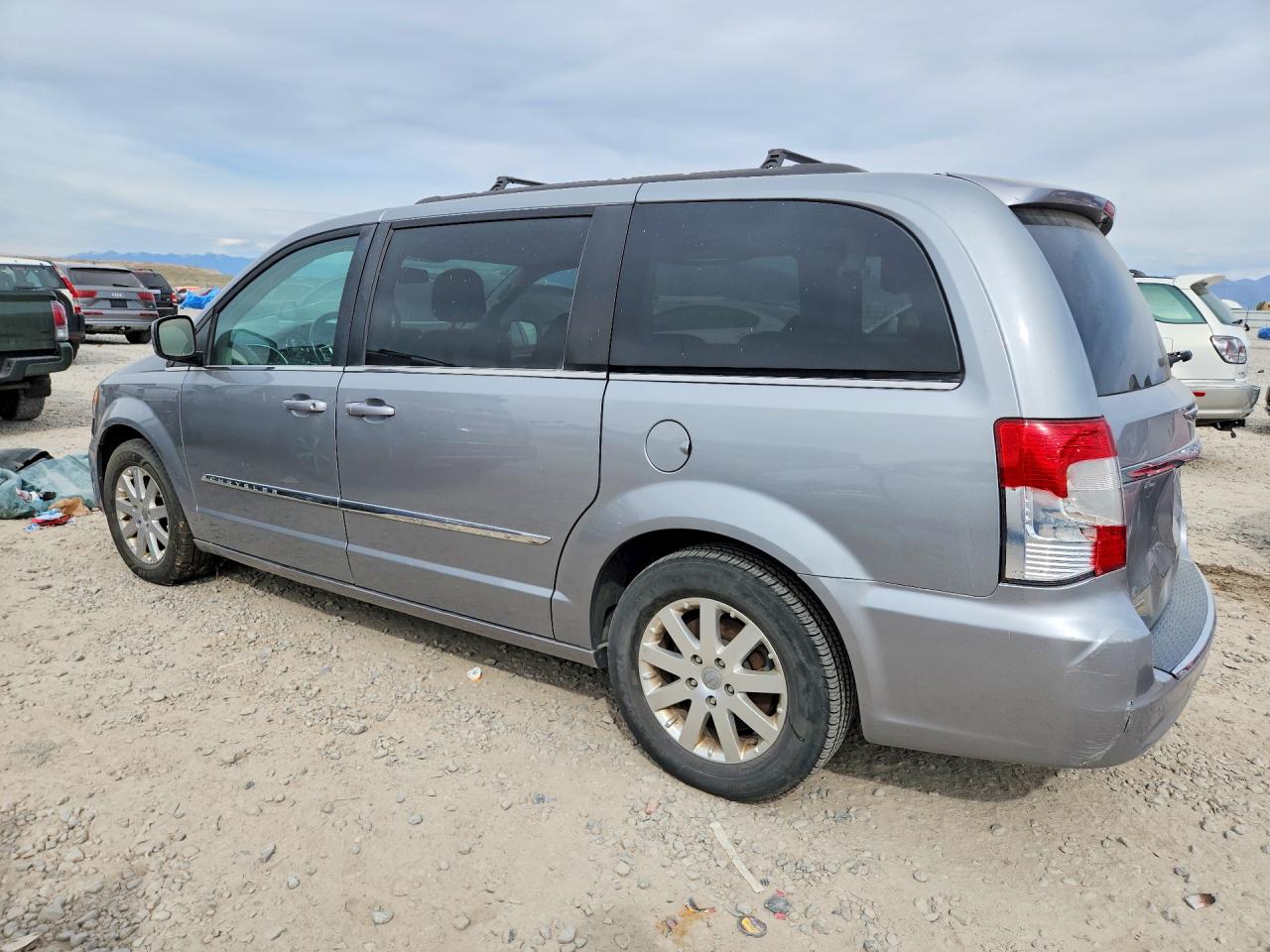 2015 Chrysler Minivan VIN 2C4RC1BGXFR636759 photo 2