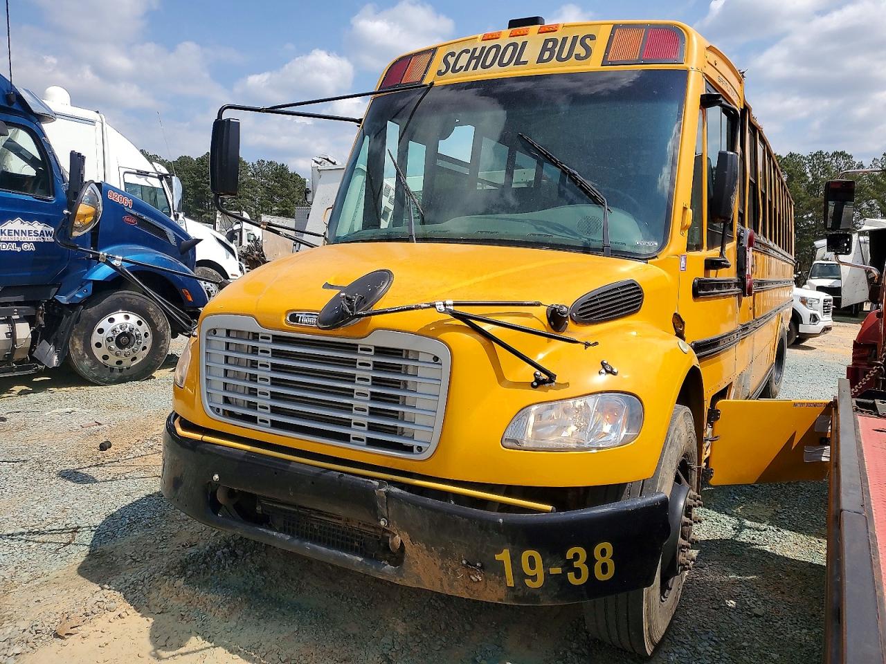 2020 FREIGHTLINER All other VIN 4UZABRFCXLCLM2199 photo 2