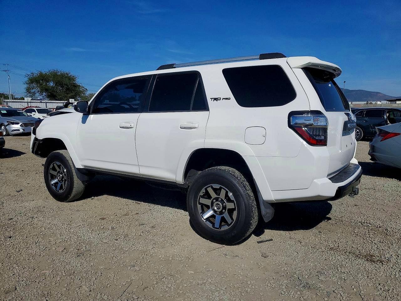 2016 Toyota 4runner VIN JTEBU5JR8G5331778 photo 2