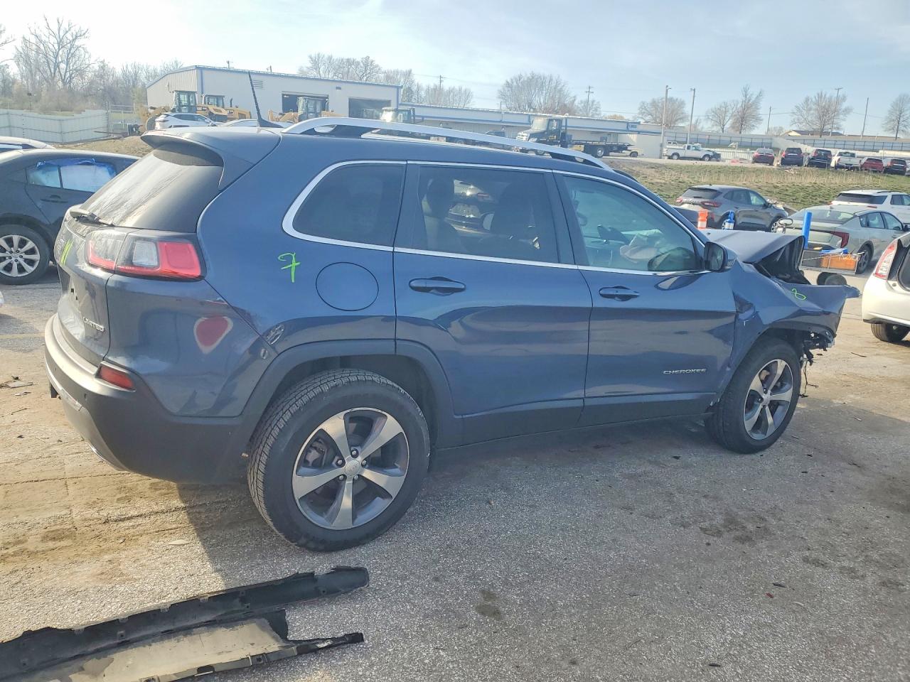 2020 Jeep Cherokee VIN 1C4PJMDXXLD531603 photo 3