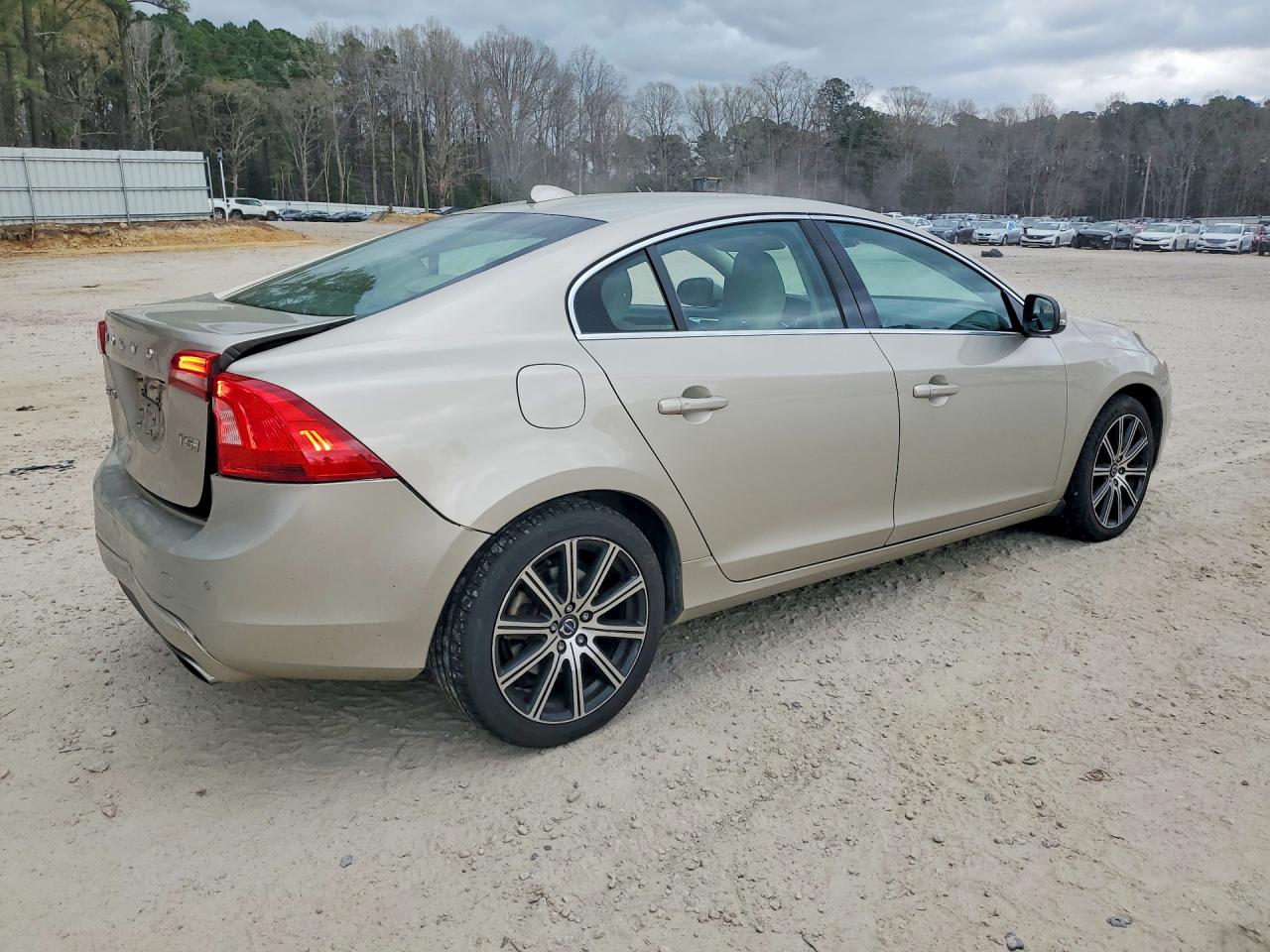 2017 Volvo S60 VIN LYV402HK8HB150522 photo 3