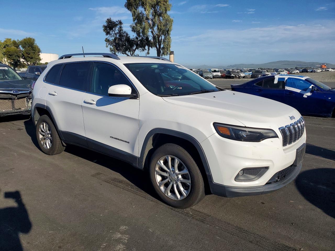 2019 Jeep Cherokee l VIN 1C4PJLCB6KD215405 photo 4
