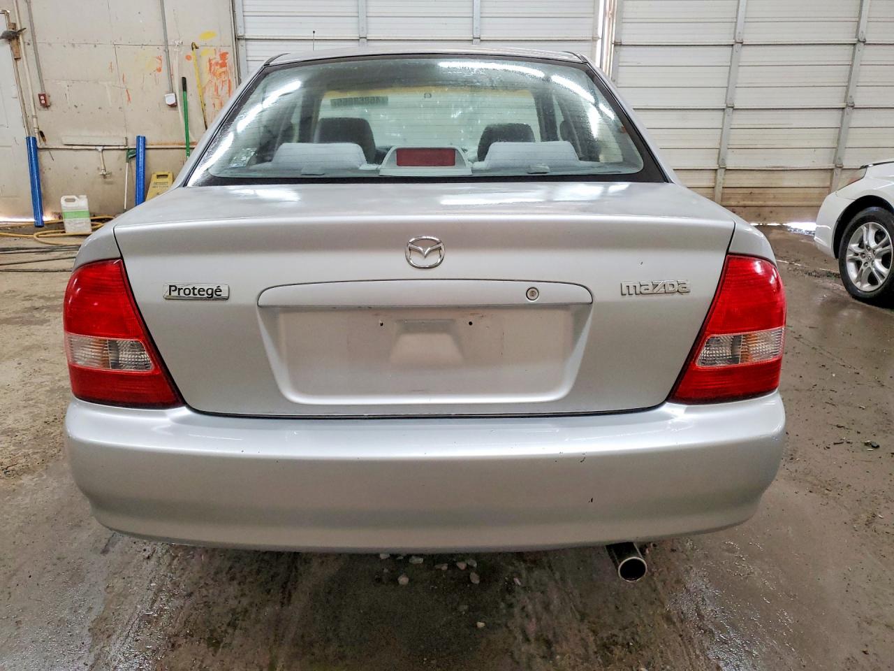 2000 Mazda Protege VIN JM1BJ222XY0297516 photo 6