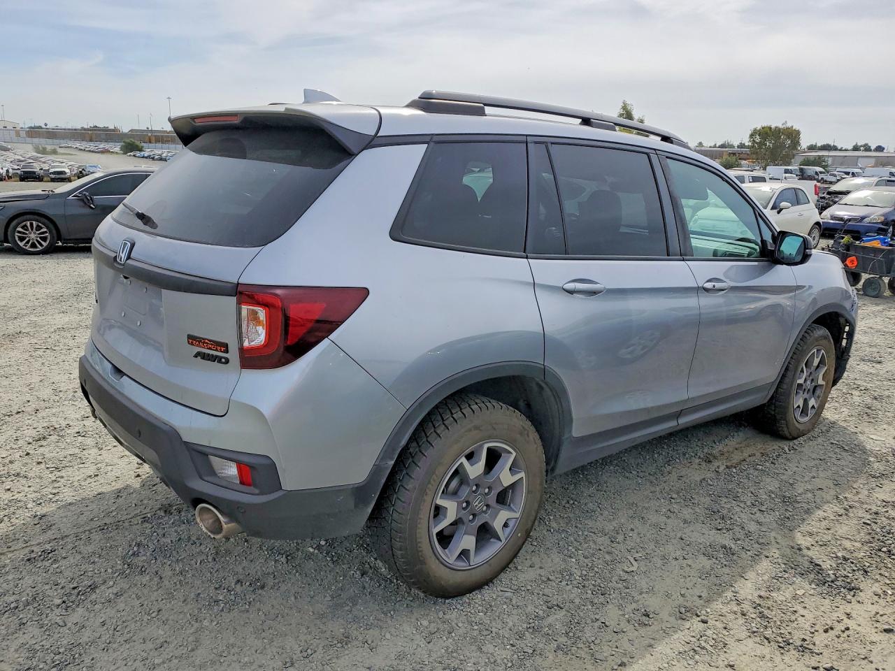 2022 Honda Passport VIN 5FNYF8H61NB025281 photo 3