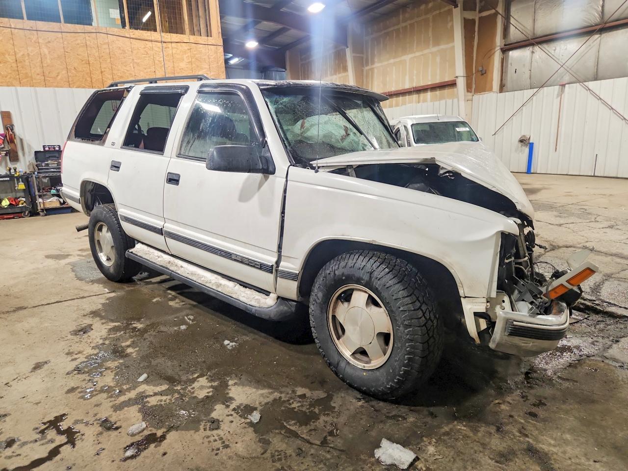 1999 GMC Yukon VIN 1GKEK13R9XJ725251 photo 4