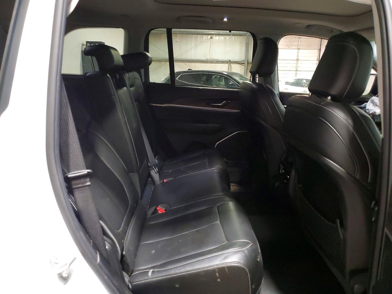 2024 Jeep Cherokee VIN 1C4RJYB67R8955610 photo 11