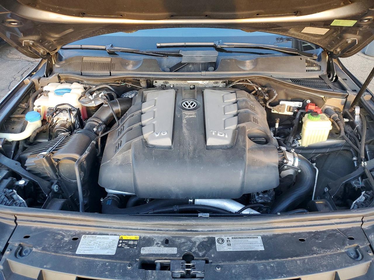 2013 Volkswagen Touareg VIN WVGEP9BP9DD010343 photo 12