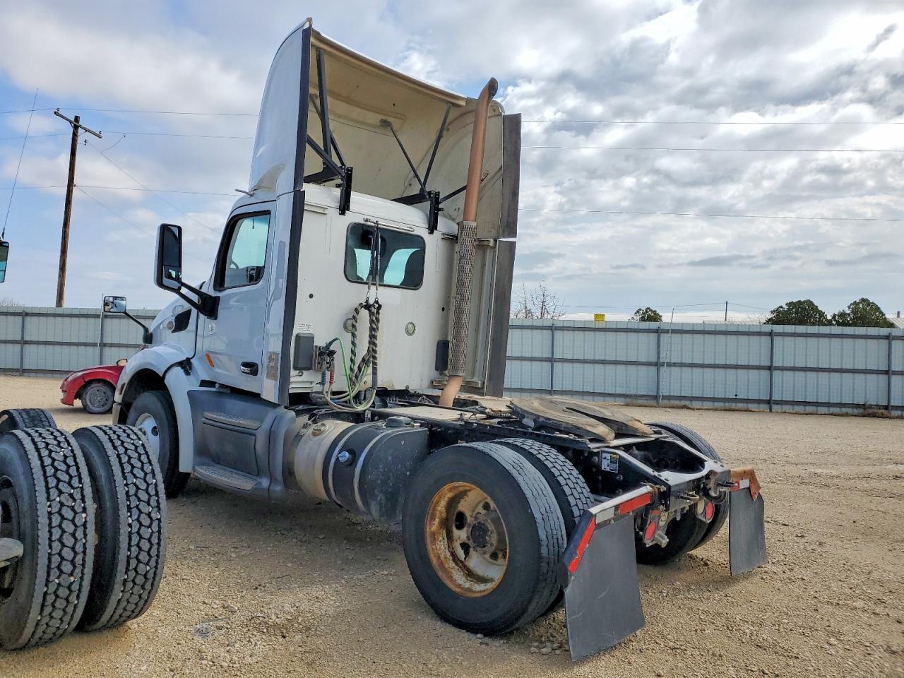 2016 PETERBILT All models VIN 1XPBA48XXGD339834 photo 3