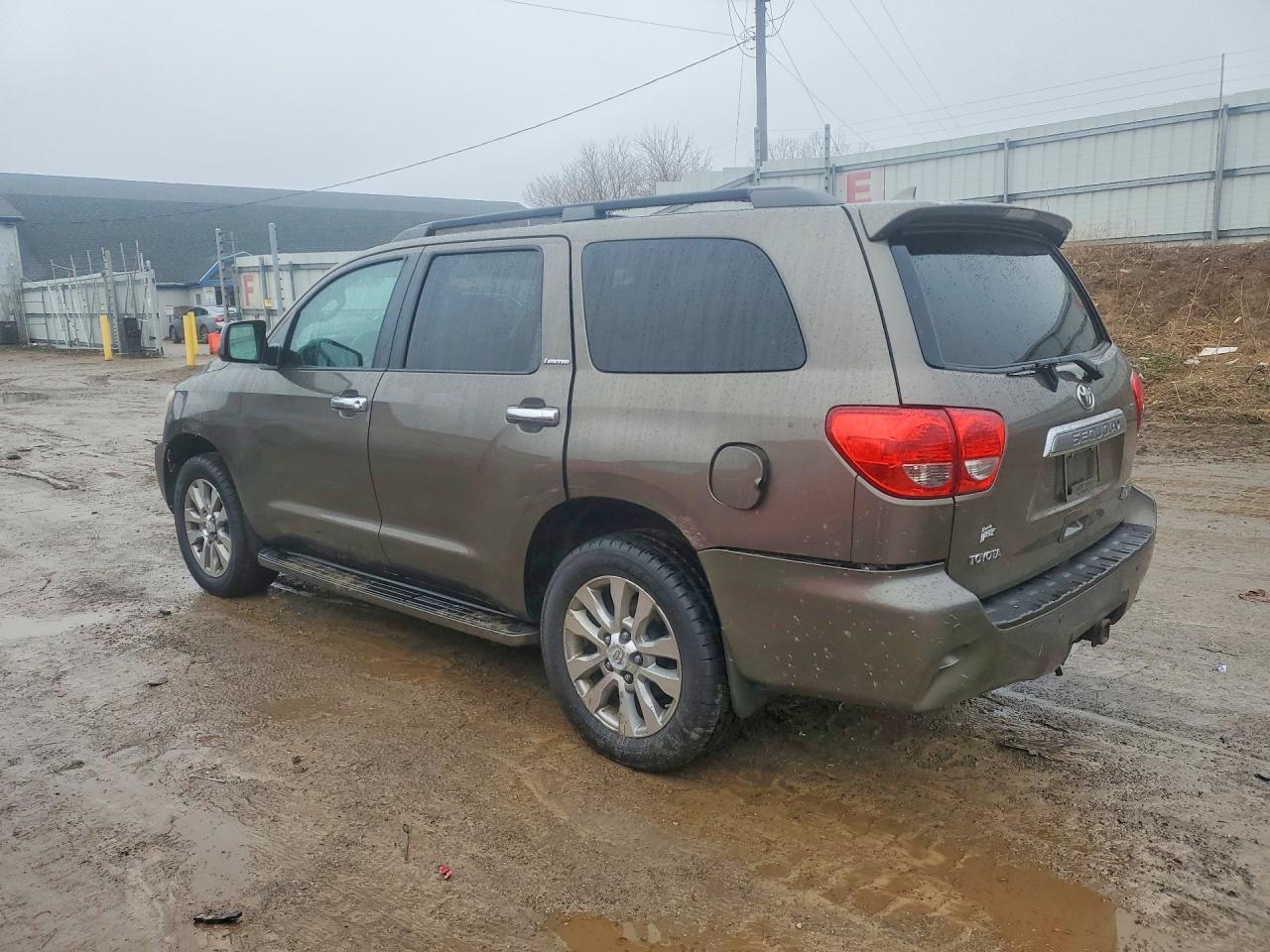 2010 Toyota Sequoia VIN 5TDJY5G1XAS038052 photo 2