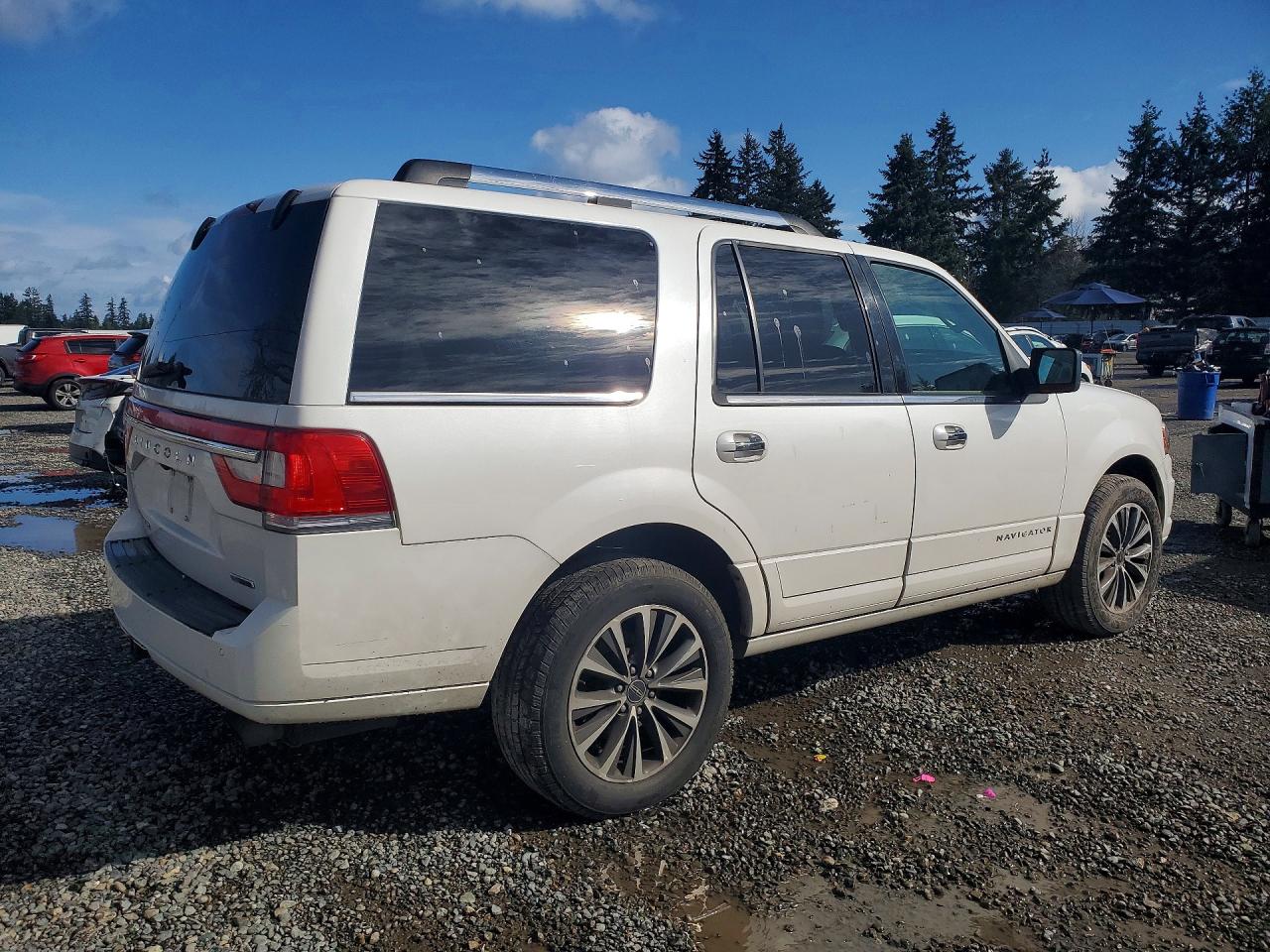 2015 Lincoln Navigator VIN 5LMJJ2HT2FEJ02416 photo 3