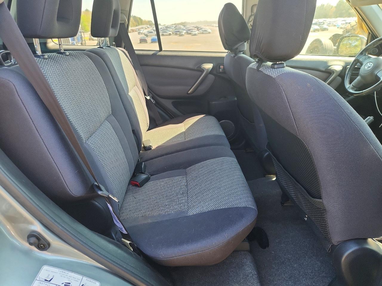 2004 Toyota Rav4 VIN JTEGD20V540027562 photo 11