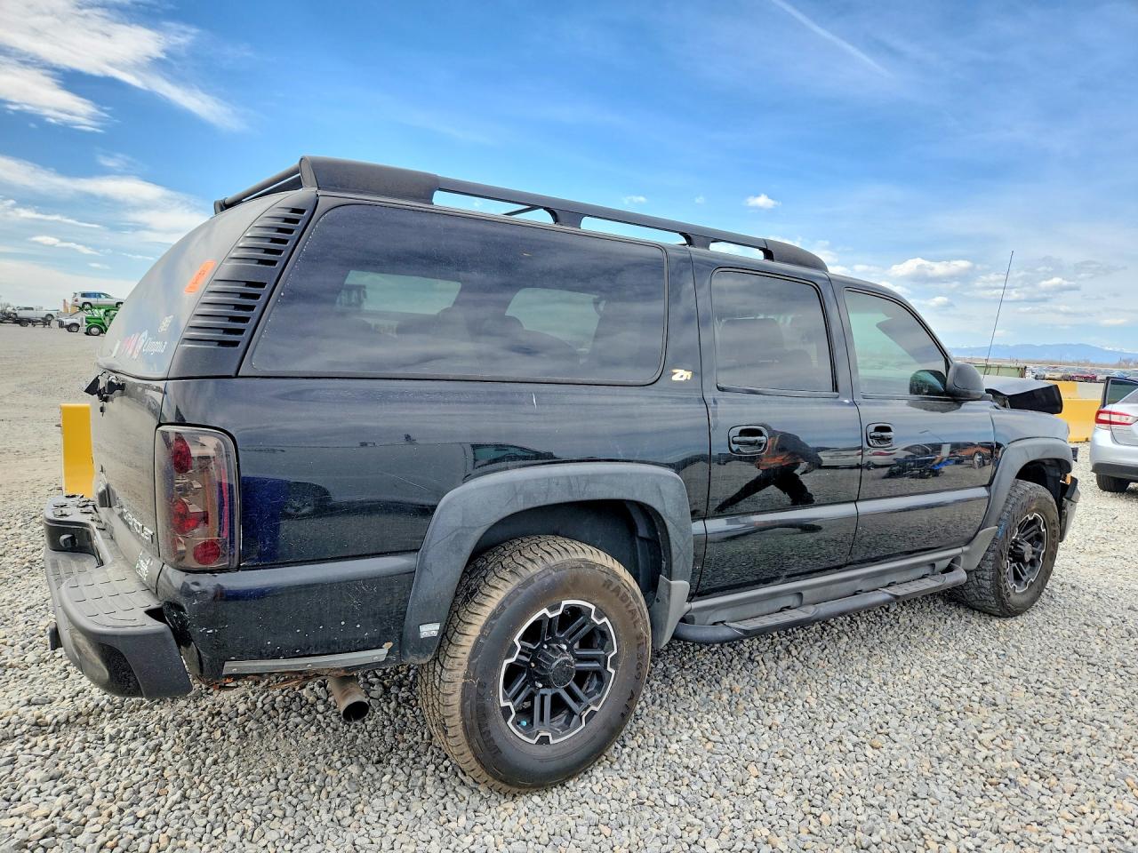 2003 Chevrolet Suburban VIN 3GNFK16Z63G283124 photo 3
