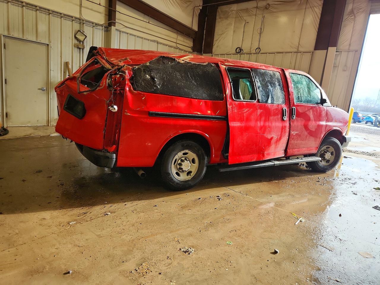 2017 Chevrolet Express VIN 1GAWGEFG1H1292585 photo 3
