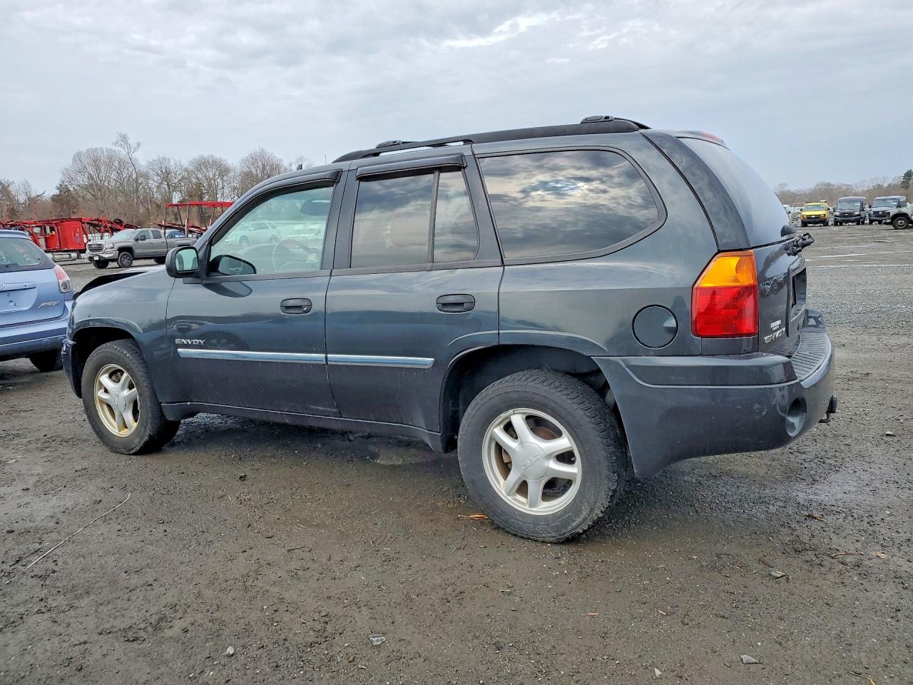 2006 GMC Envoy VIN 1GKDT13S662346860 photo 2