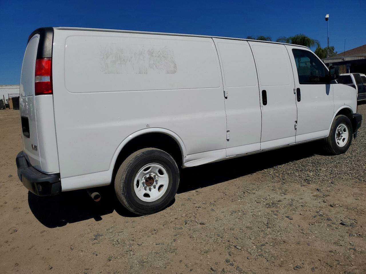 2017 GMC Savana VIN 1GTW7BFF1H1323363 photo 3