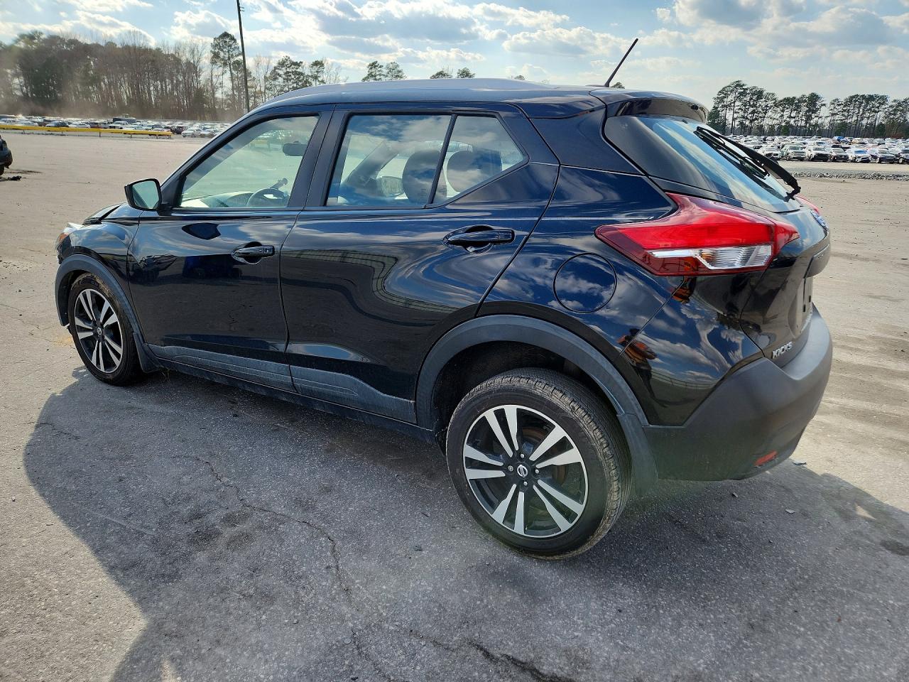 2019 Niss Kicks VIN 3N1CP5CU3KL544909 photo 2