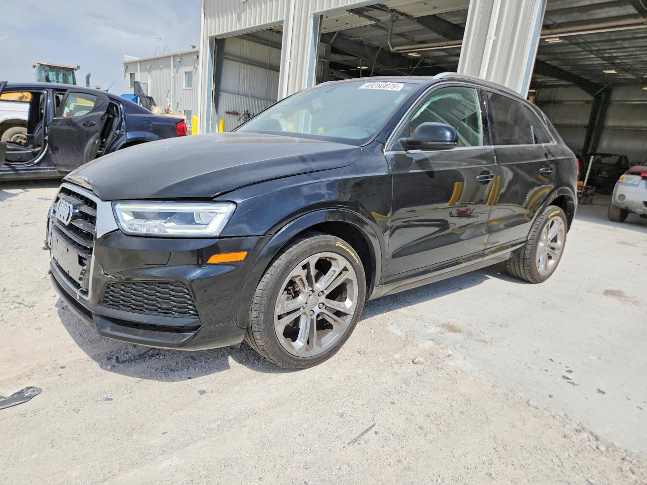 2018 AUDI Q3 VIN WA1JCCFS7JR031081 photo 1