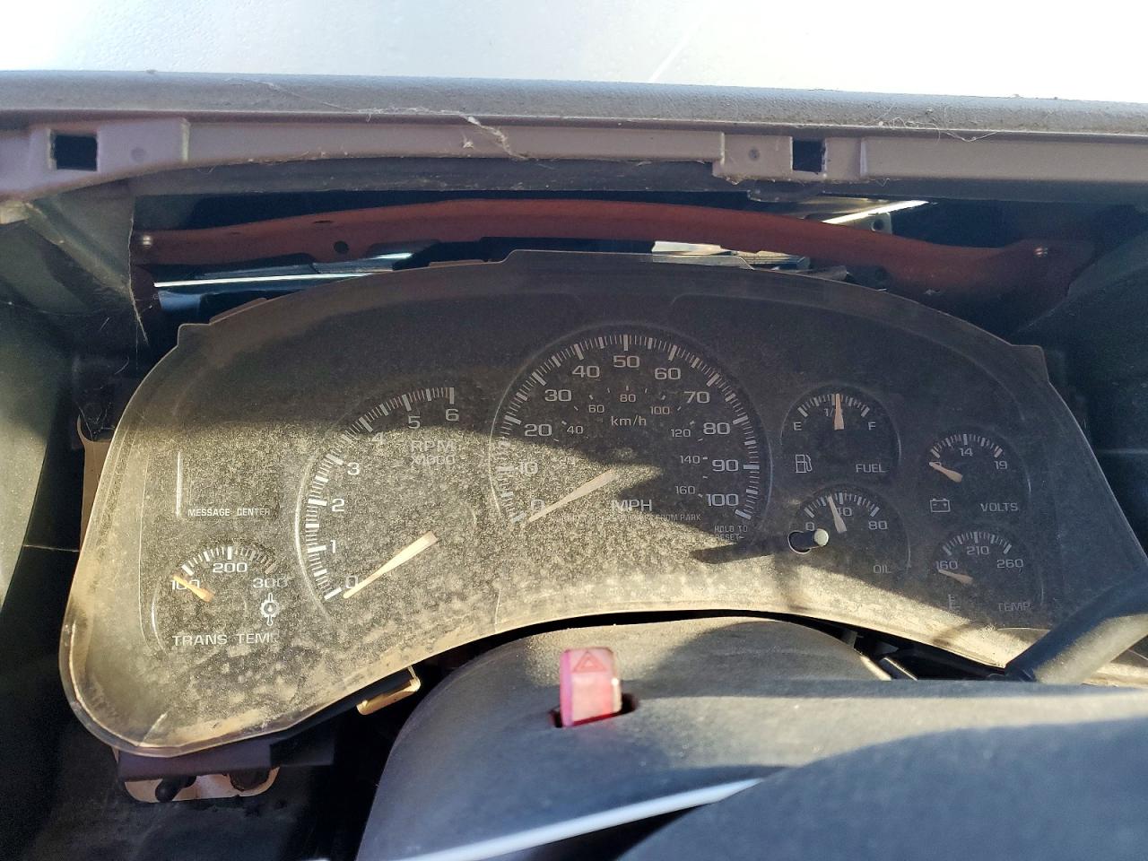 2002 Chevrolet Suburban VIN 1GNGK26U52R253917 photo 9