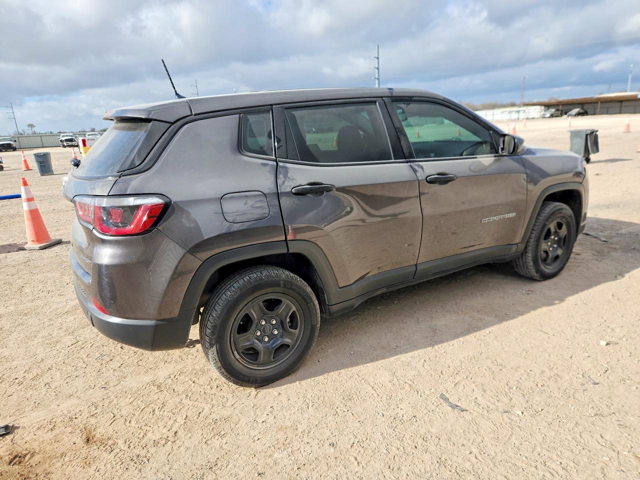 2018 Compass VIN 3C4NJDAB8JT135676 photo 3