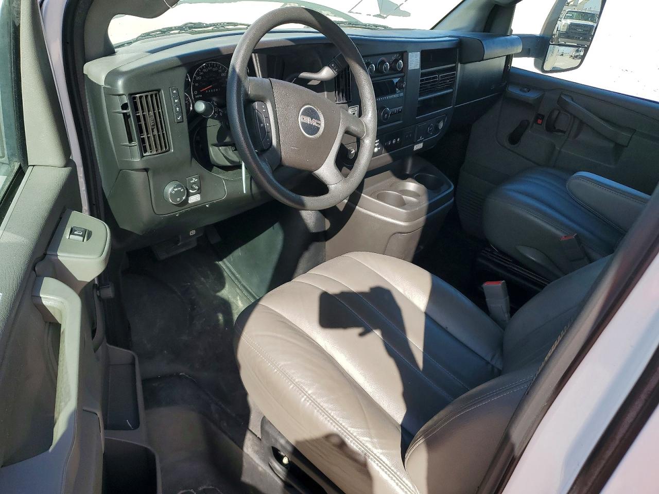2020 GMC Savana VIN 7GZ37TCG0LN003400 photo 8