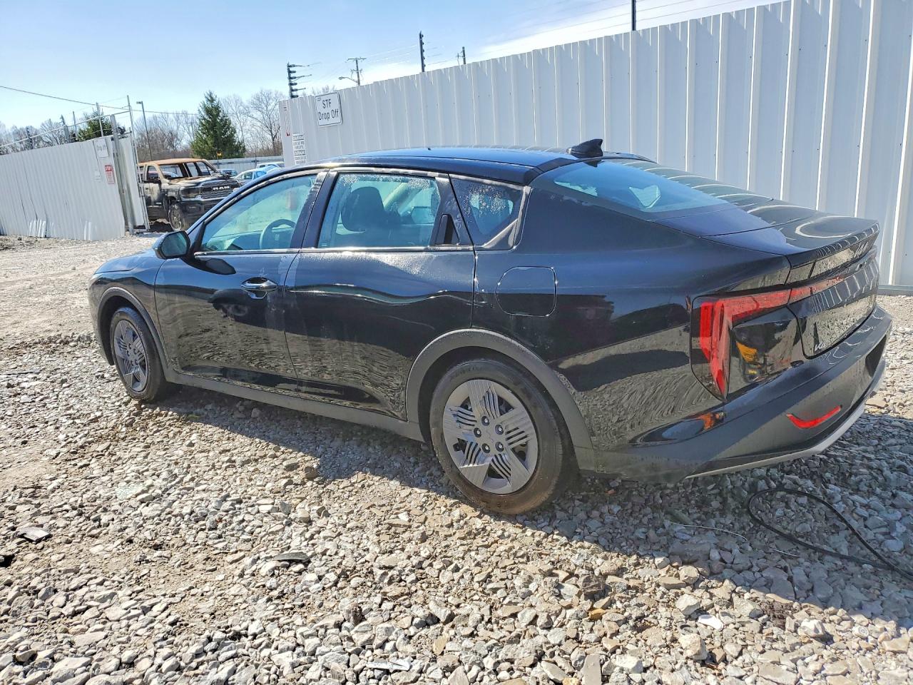 2025 Kia K4 lx VIN 3KPFT4DE0SE241355 photo 2