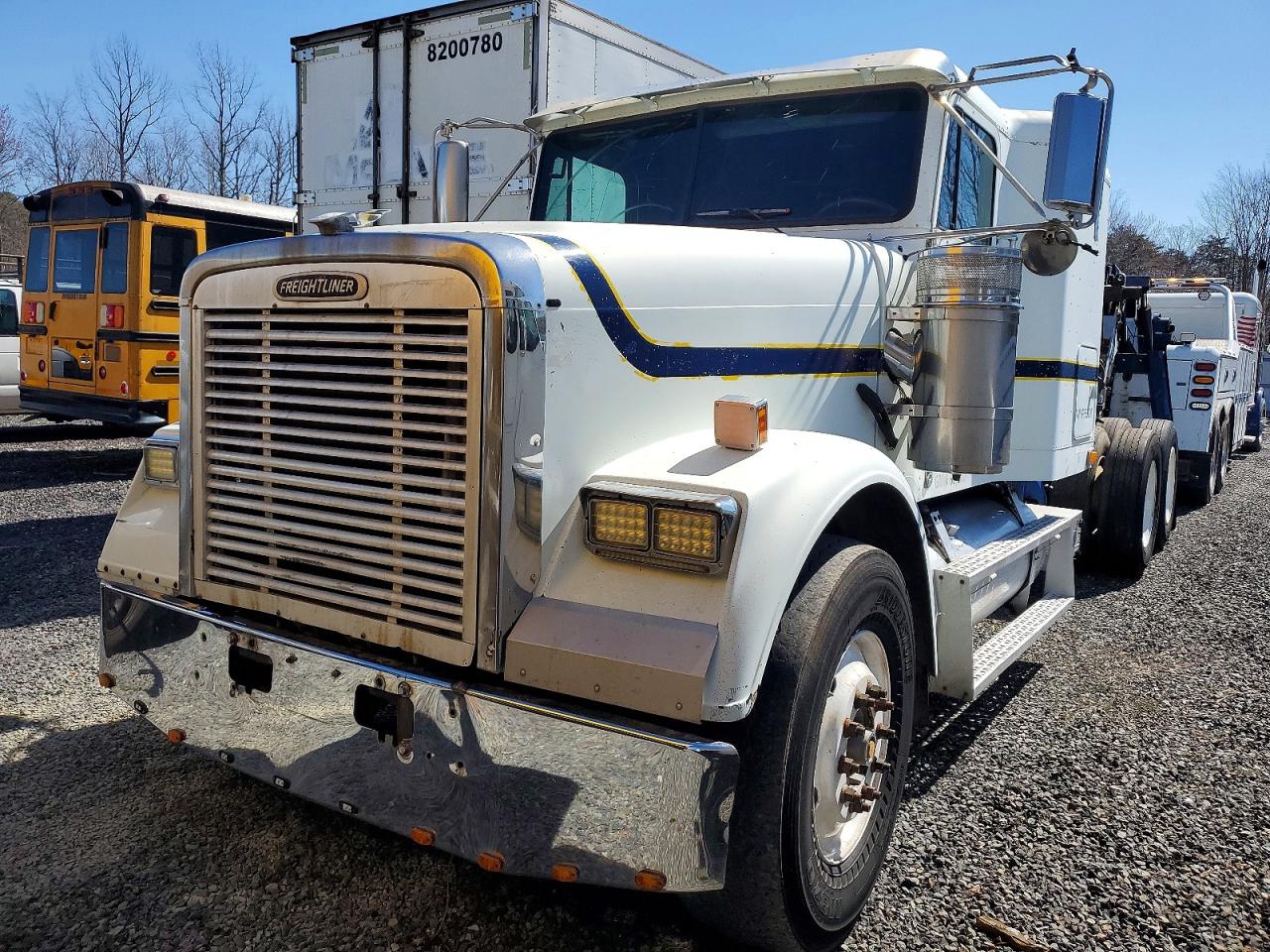 2000 FREIGHTLINER All other VIN 1FVNDXYB1YPF59320 photo 2