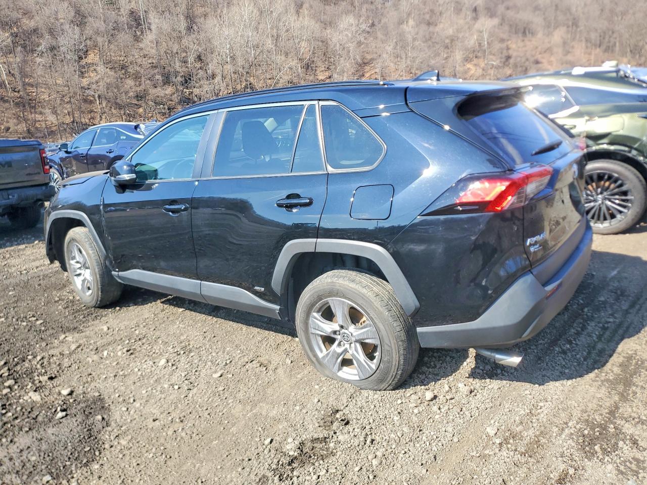 2024 Toyota Rav4 VIN 4T3MWRFV6RU144605 photo 2