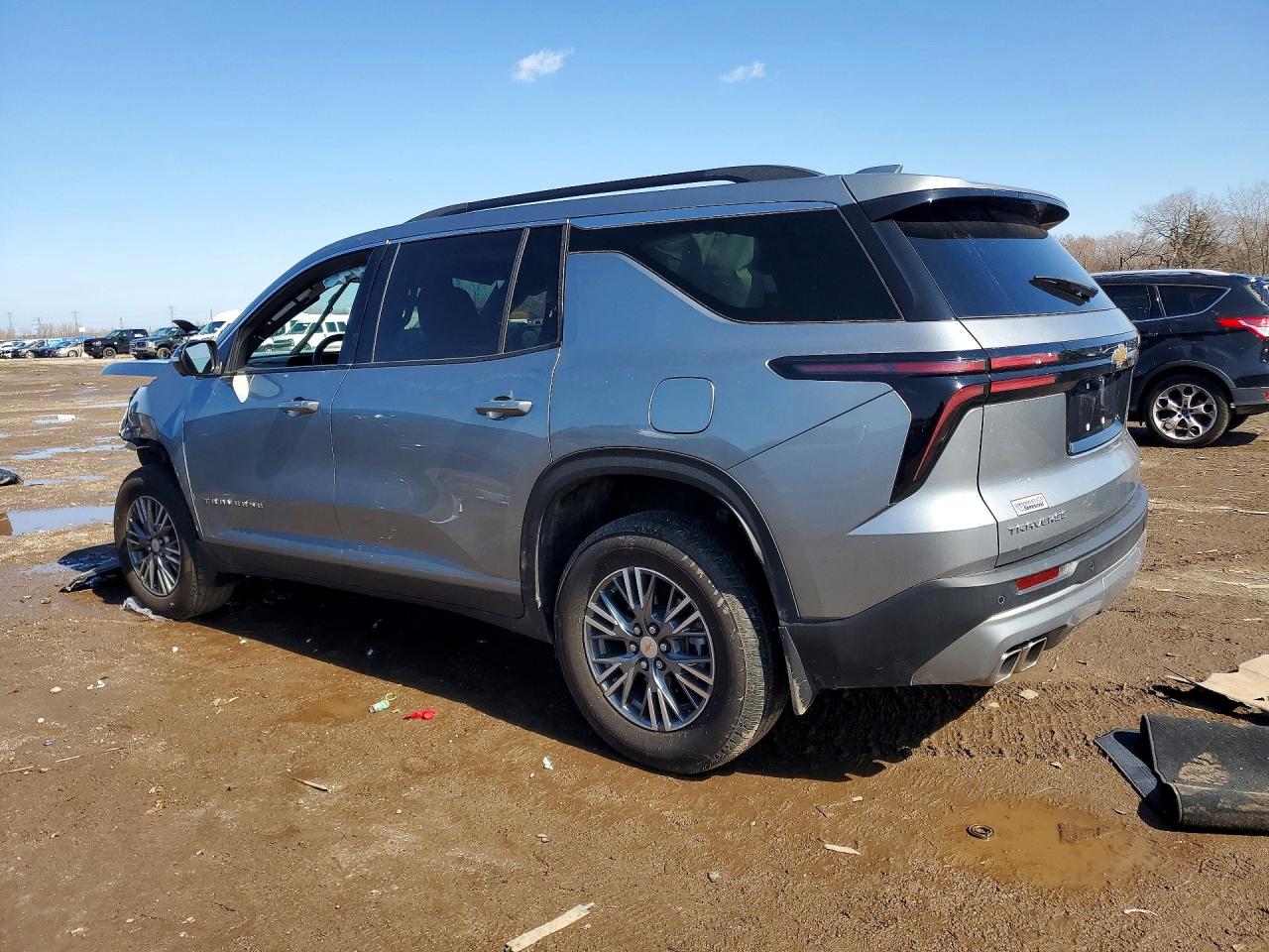 2025 Chevrolet Traverse VIN 1GNERGRS5SJ206721 photo 2