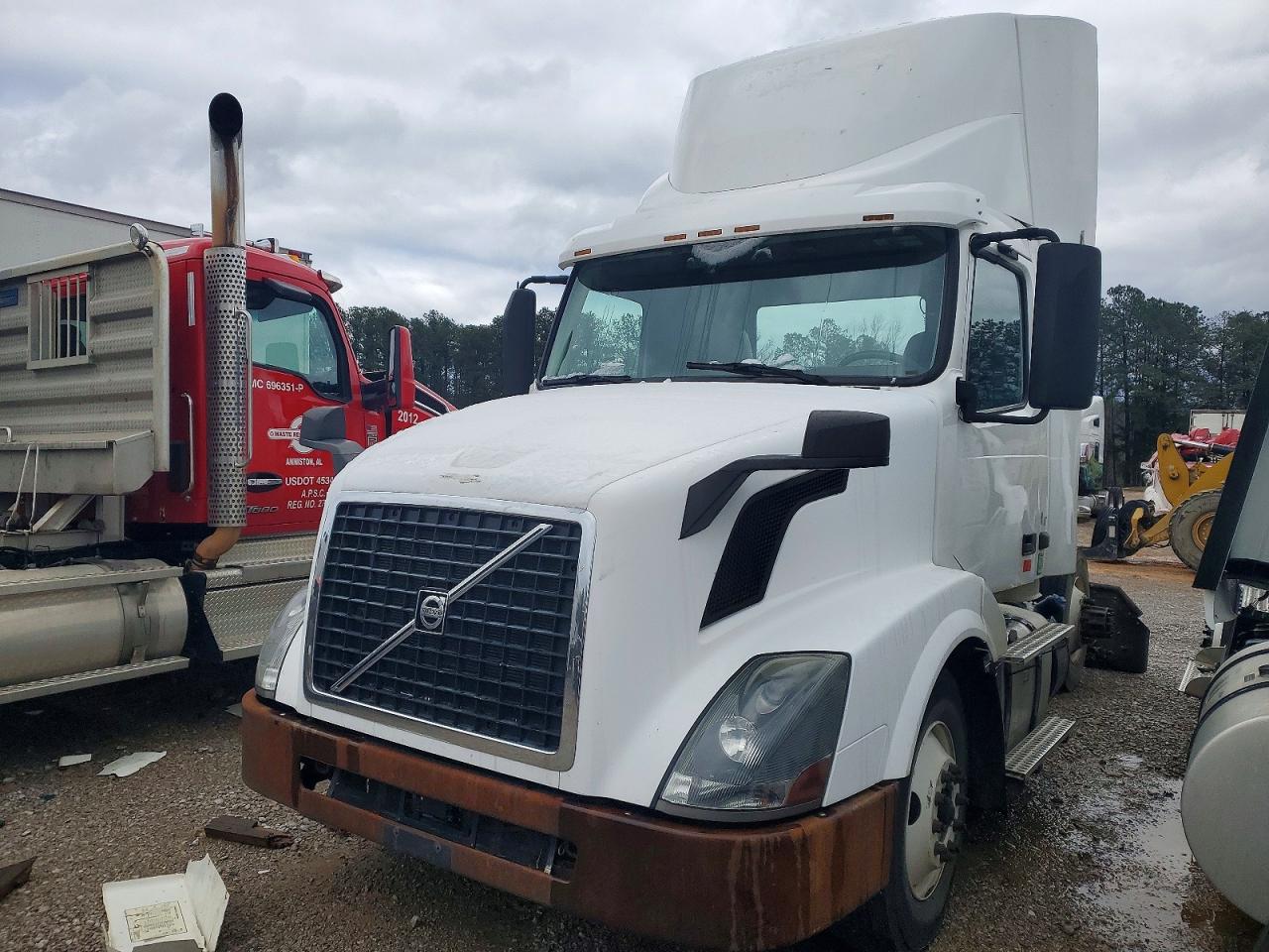 2015 Volvo All models VIN 4V4N19TG6FN922790 photo 2