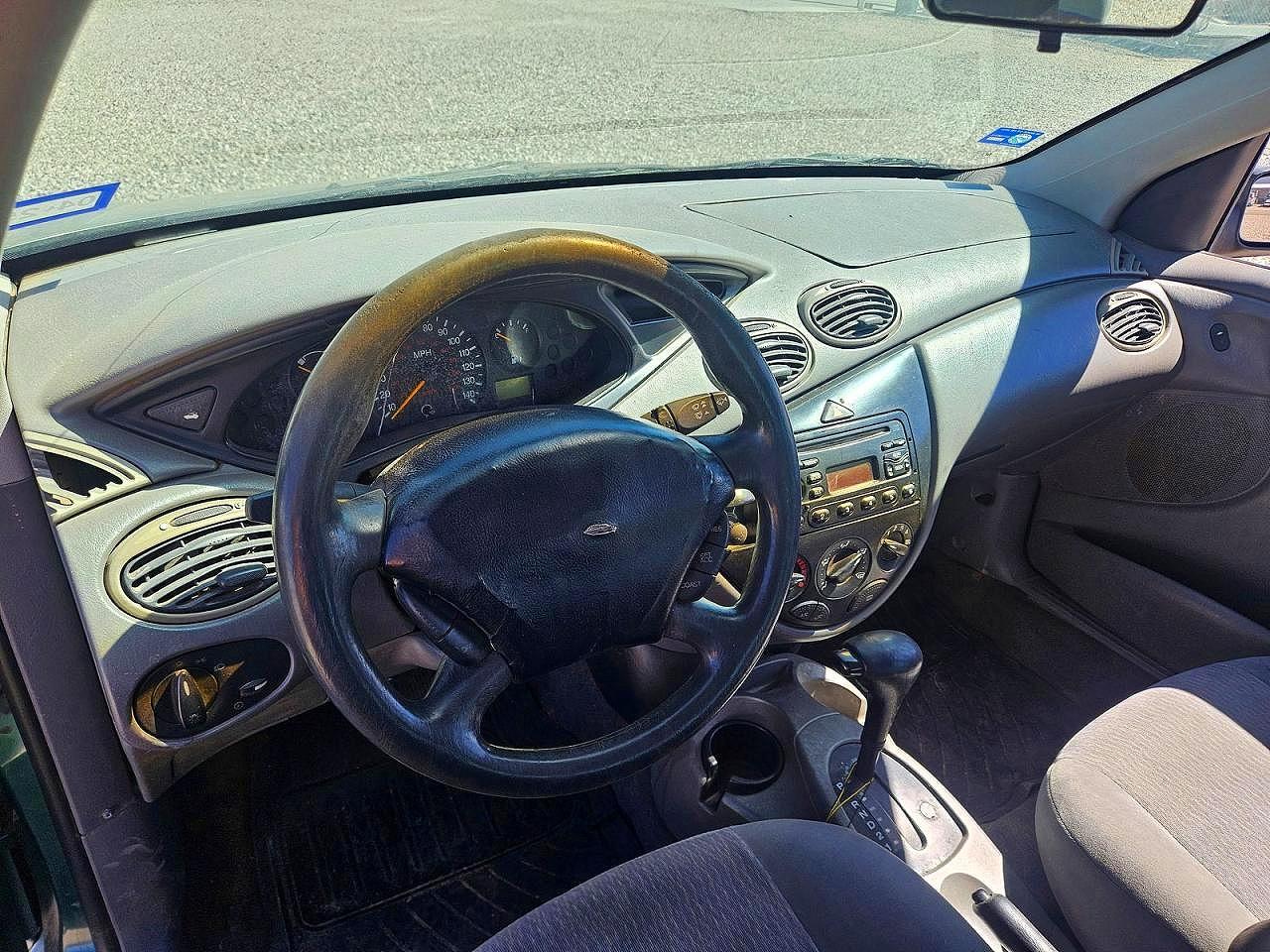 2000 Ford Focus VIN 1FAFP3433YW219500 photo 9