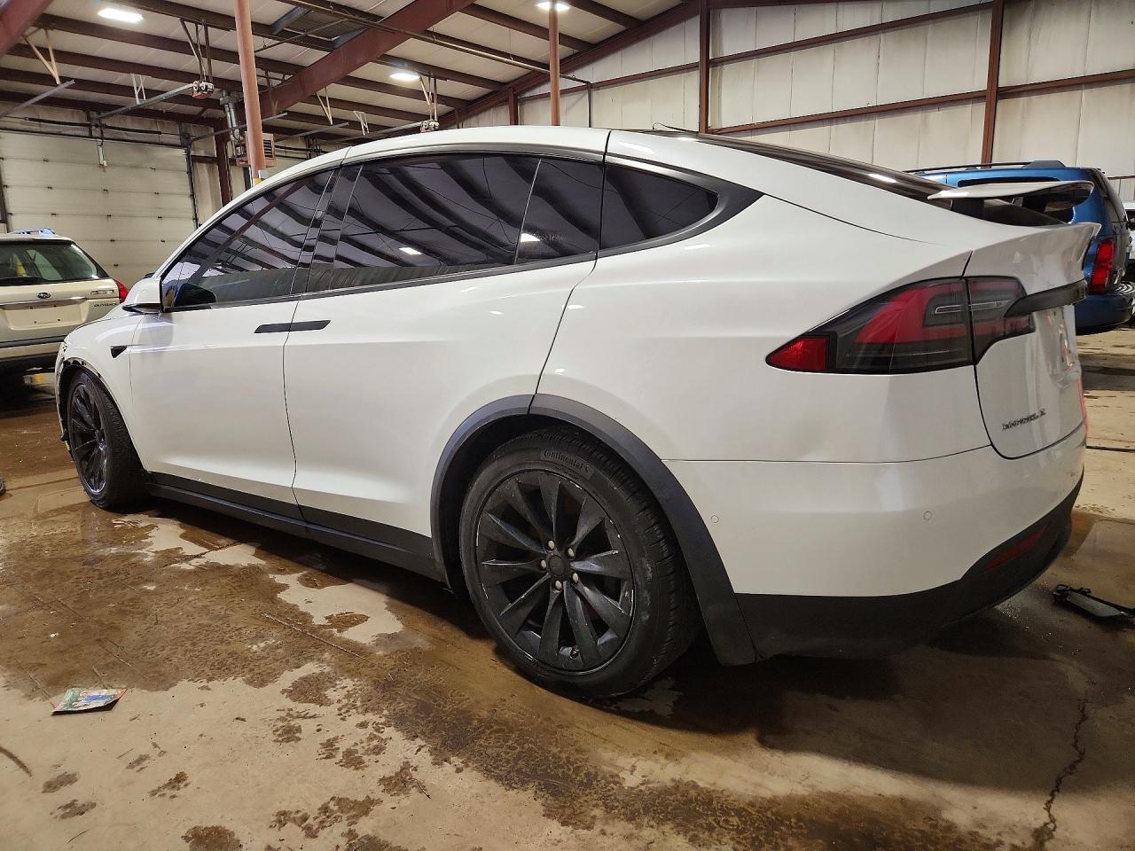 2016 Tesla Model x VIN 5YJXCAE22GF029310 photo 2