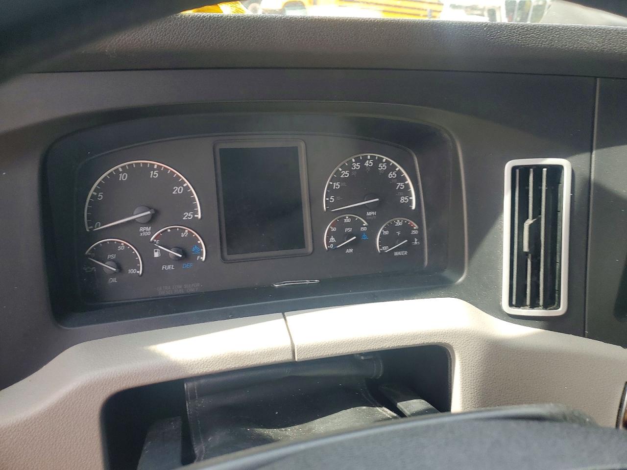 2019 FREIGHTLINER All other VIN 1FUJHHDR5KLKG0128 photo 8