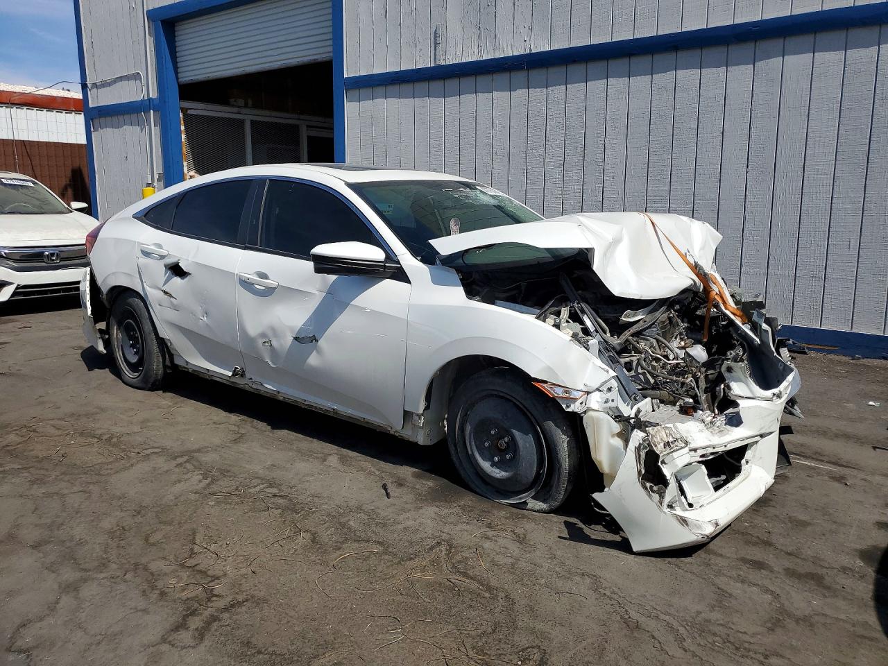 2018 Honda Civic VIN 19XFC2F74JE208120 photo 4