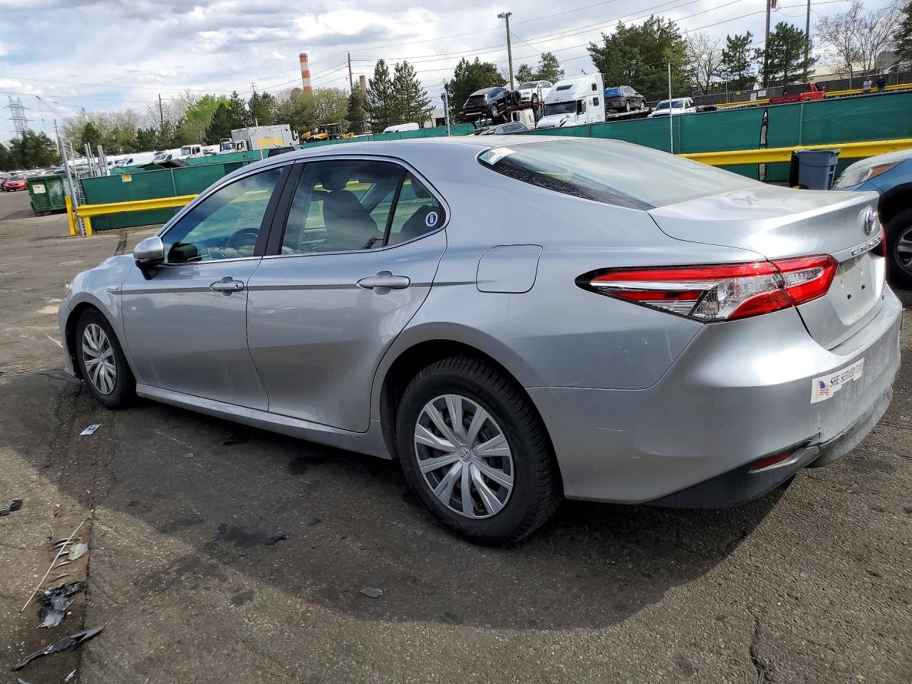 2018 Toyota Camry sola VIN 4T1B31HK3JU504642 photo 2