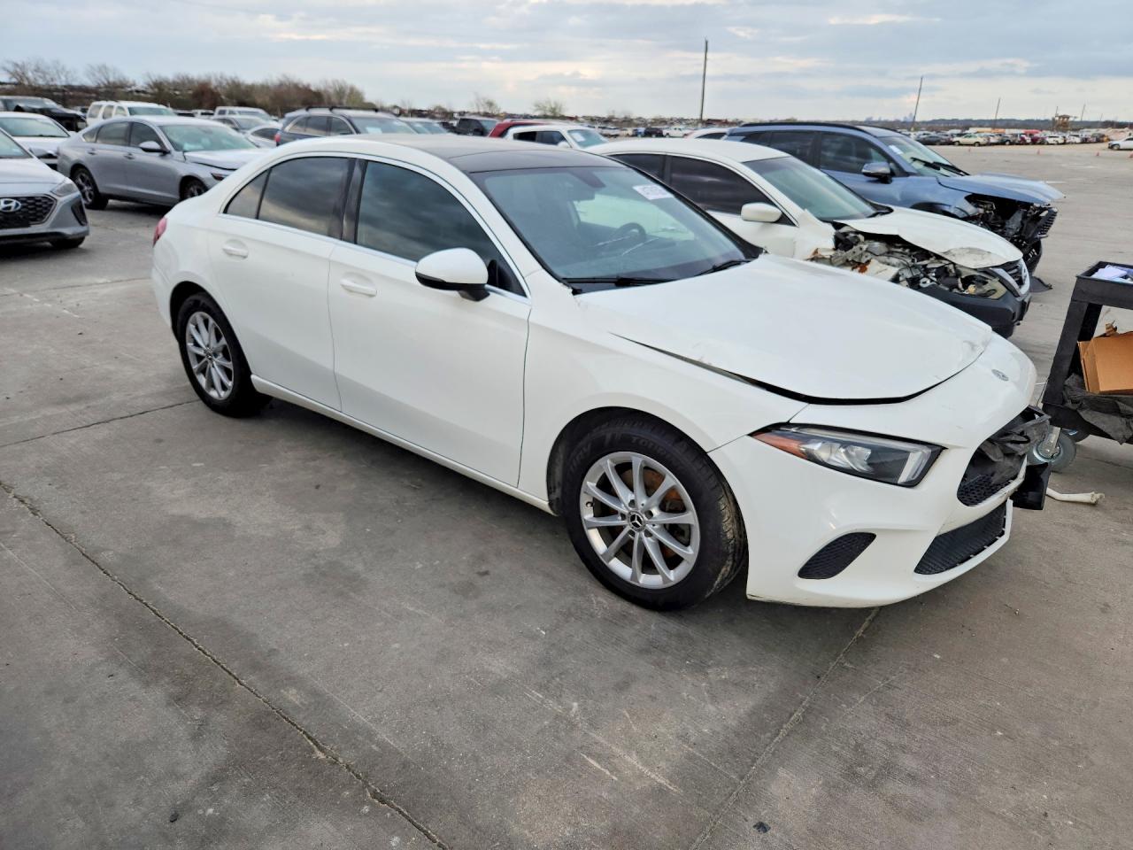 2019 Mercedes-Benz A-class VIN WDD3G4EB2KW016961 photo 4