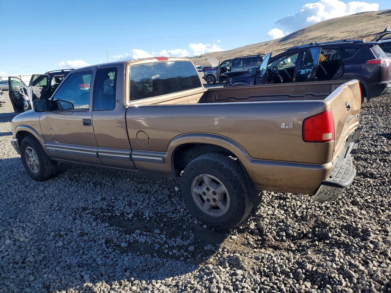 2003 CHEV S10 VIN 1GCDT19X938187100 photo 2