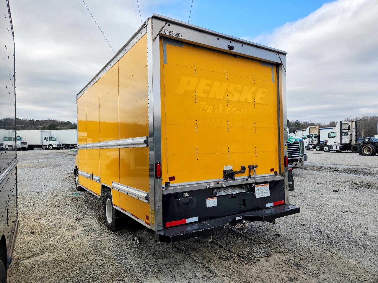 2023 GMC Savana VIN 7GZ37TC71PN003363 photo 2