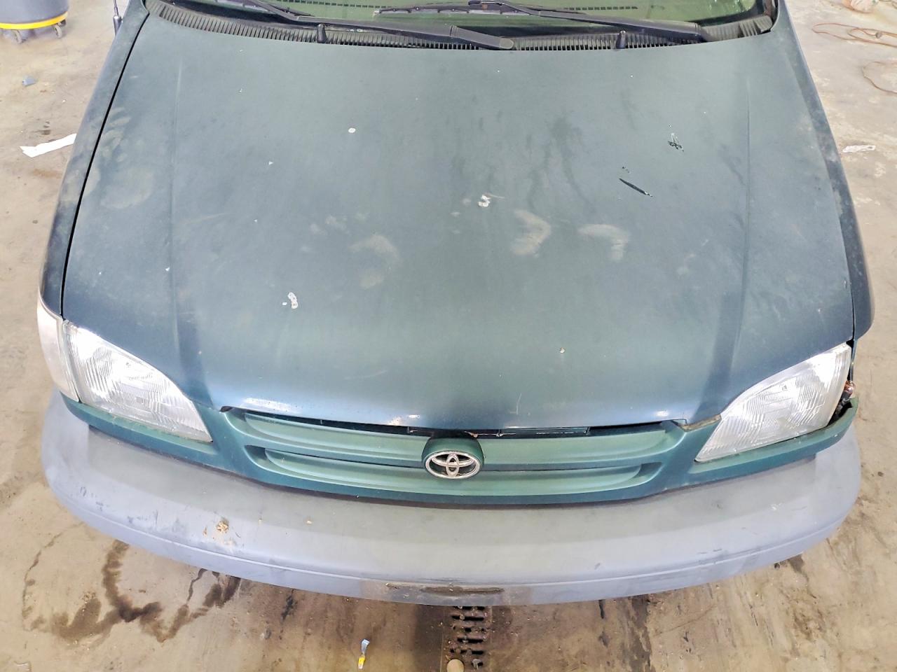1998 Toyota Sienna VIN 4T3ZF13C4WU036067 photo 12